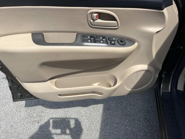 2009 Kia Rondo LX