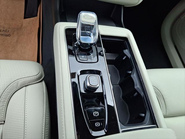 2026 Volvo XC90 Plug-In Hybrid Ultra, T8 AWD, Electric/Gasoline, Bright, 7 Seats