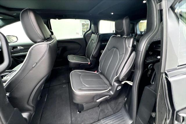 2027 Chrysler Pacifica Limited