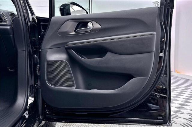 2027 Chrysler Pacifica Limited