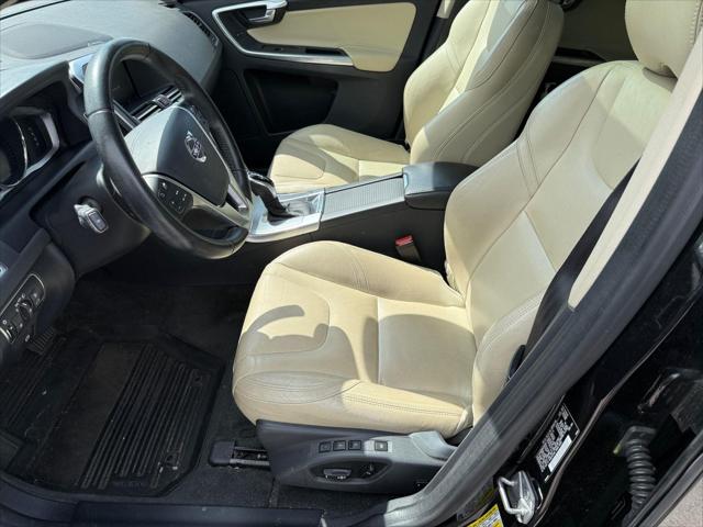 2017 Volvo XC60 T5 Dynamic