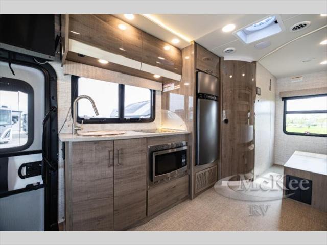 2025 Mercedes-Benz Sprinter 3500XD Chassis Standard Roof 4-Cyl Diesel HO