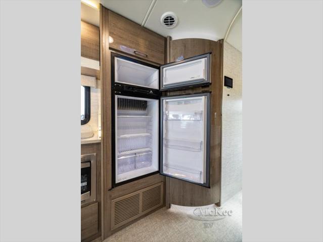 2025 Mercedes-Benz Sprinter 3500XD Chassis Standard Roof 4-Cyl Diesel HO