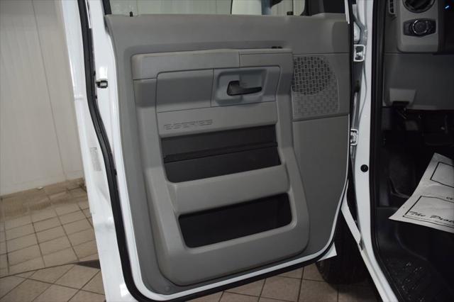 2025 Ford E-350 Cutaway E-350