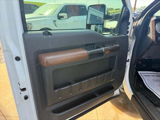 2014 Ford F-250 4WD Crew Cab 156"" Platinum