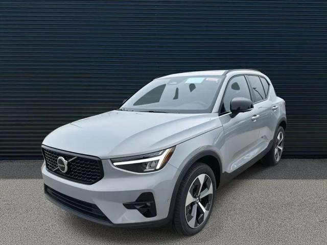 2026 Volvo XC40 Plus, B5 AWD Gas (mild hybrid), Dark for sale in Madison, WI