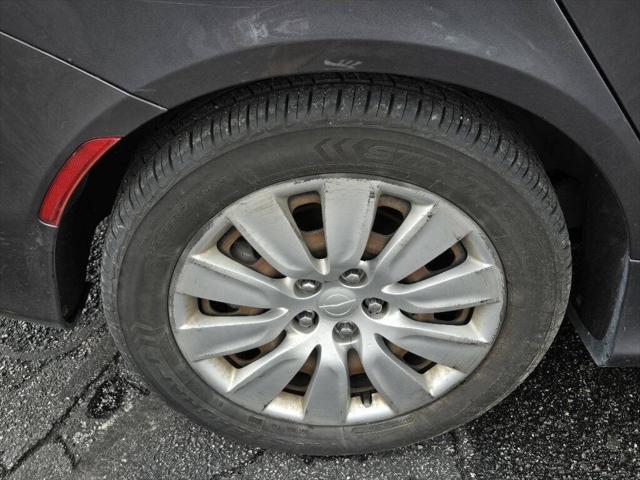 2016 Chrysler 200 LX