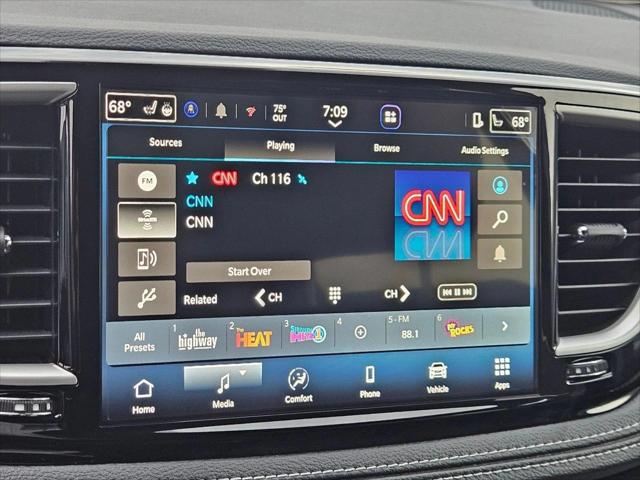 2027 Chrysler Pacifica Select