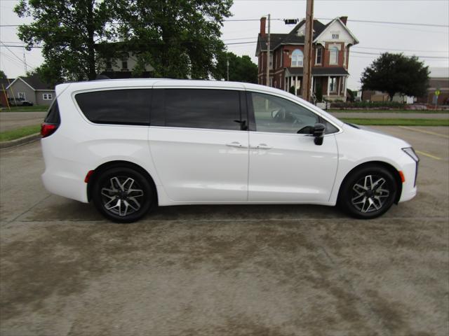2027 Chrysler Pacifica PACIFICA LIMITED