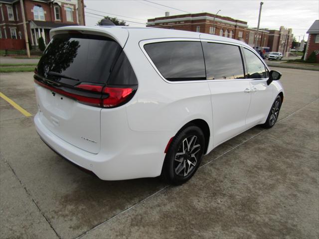 2027 Chrysler Pacifica PACIFICA LIMITED