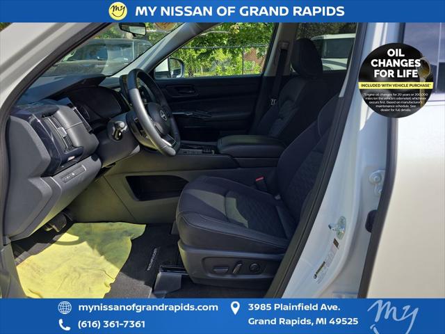 2023 Nissan Pathfinder SV 4WD