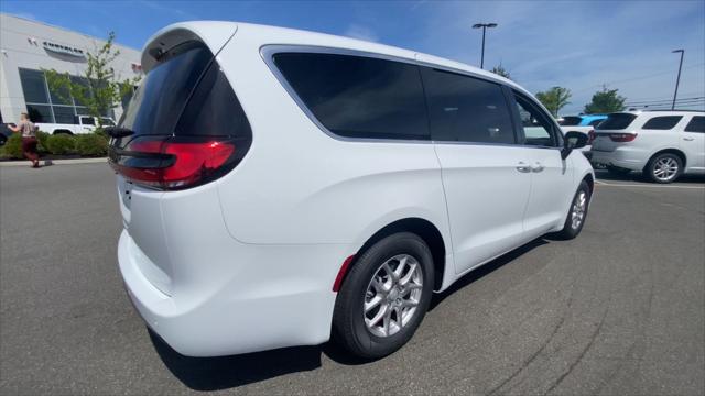 2027 Chrysler Pacifica PACIFICA SELECT