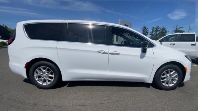 2027 Chrysler Pacifica PACIFICA SELECT