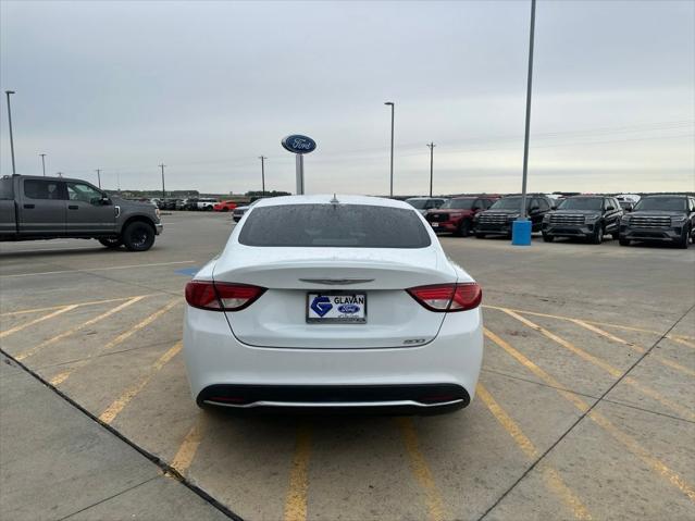 2017 Chrysler 200 Limited Platinum
