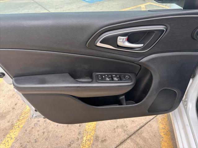 2017 Chrysler 200 Limited Platinum