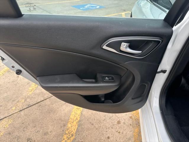 2017 Chrysler 200 Limited Platinum