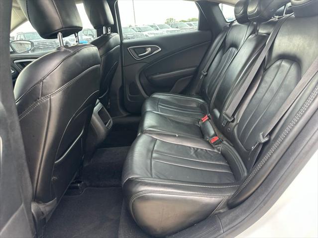 2017 Chrysler 200 Limited Platinum