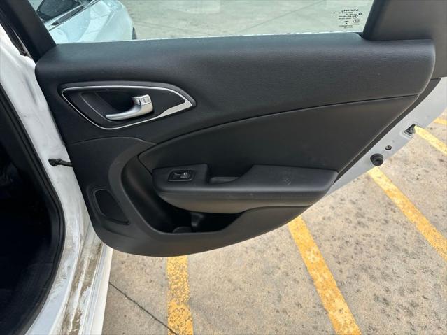2017 Chrysler 200 Limited Platinum