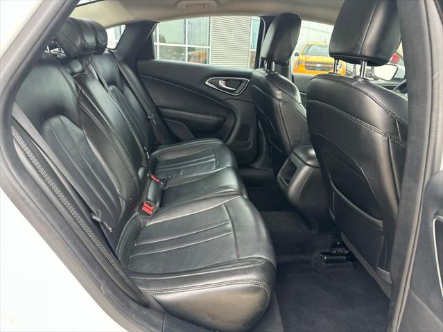 2017 Chrysler 200 Limited Platinum