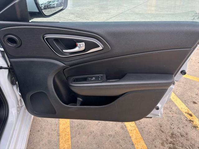 2017 Chrysler 200 Limited Platinum