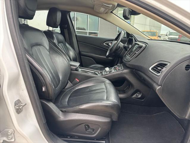 2017 Chrysler 200 Limited Platinum