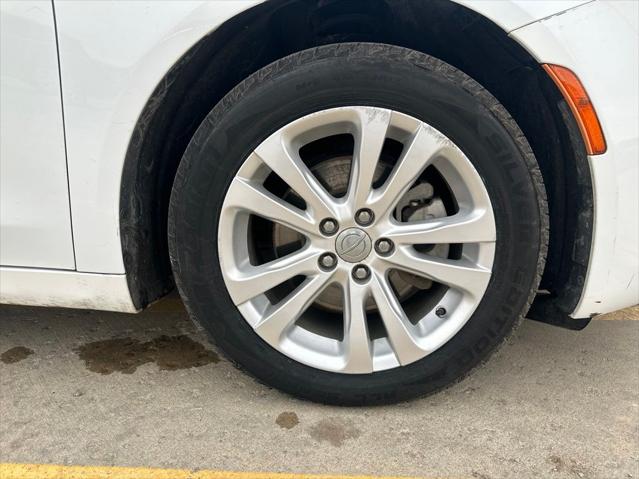 2017 Chrysler 200 Limited Platinum