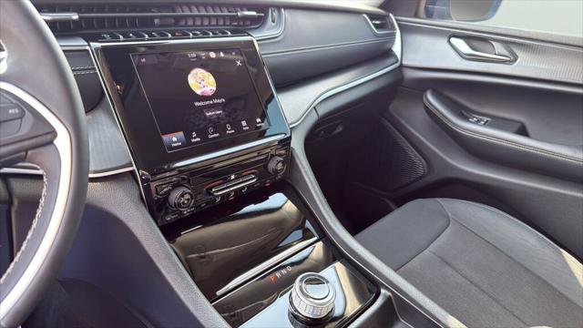 2024 Jeep Grand Cherokee L Laredo 4x2