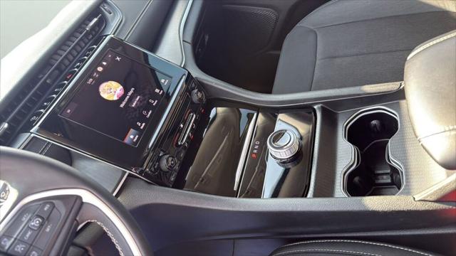 2024 Jeep Grand Cherokee L Laredo 4x2