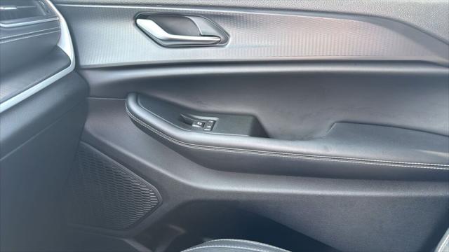 2024 Jeep Grand Cherokee L Laredo 4x2