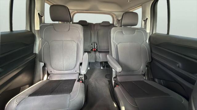 2024 Jeep Grand Cherokee L Laredo 4x2