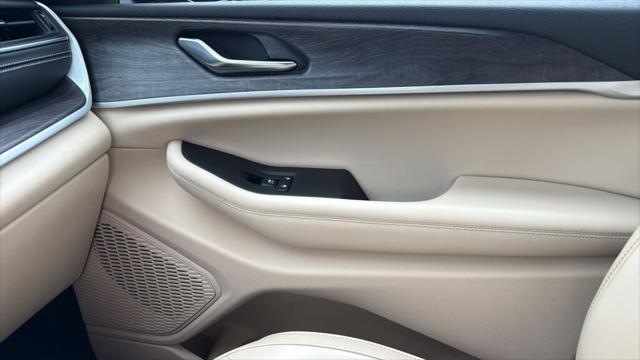2023 Jeep Grand Cherokee Limited 4x2
