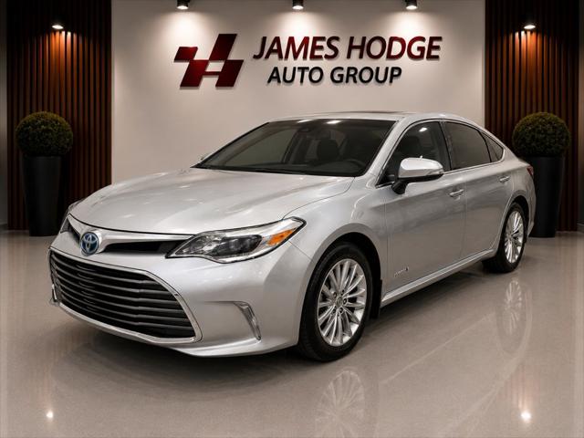 2018 Toyota Avalon Limited Hybrid's photo