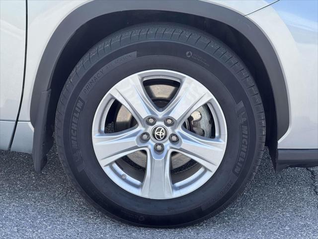 2022 Toyota Highlander LE