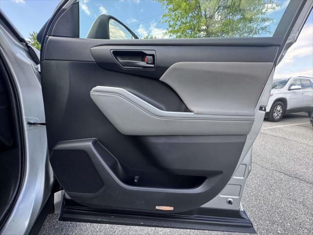2022 Toyota Highlander LE