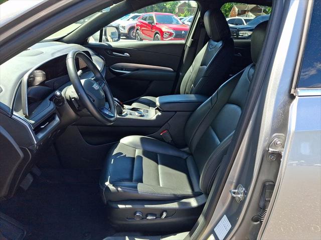 2024 Cadillac XT4 AWD Premium Luxury