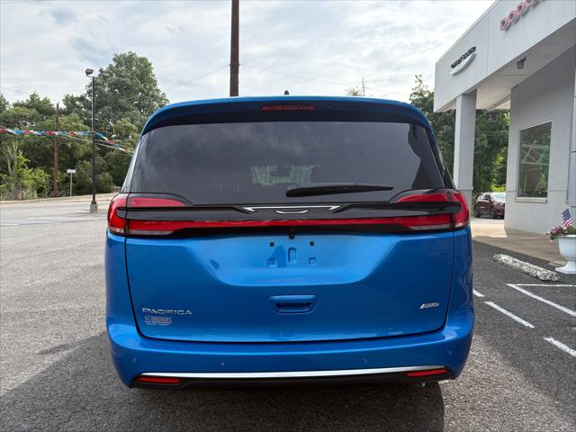 2027 Chrysler Pacifica Select AWD