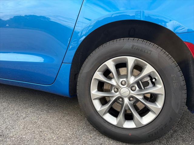 2027 Chrysler Pacifica Select AWD