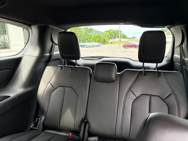 2027 Chrysler Pacifica Select AWD