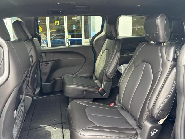 2027 Chrysler Pacifica Select AWD