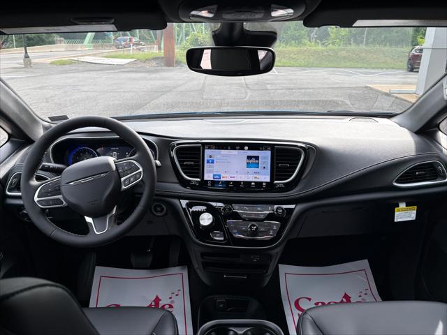 2027 Chrysler Pacifica Select AWD
