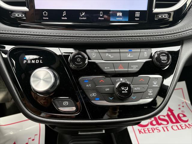 2027 Chrysler Pacifica Select AWD