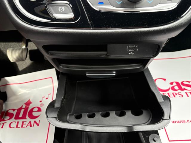 2027 Chrysler Pacifica Select AWD