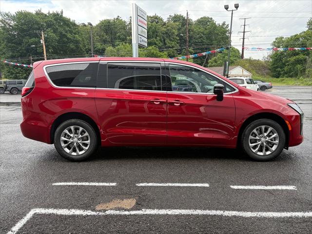 2027 Chrysler Pacifica Select AWD
