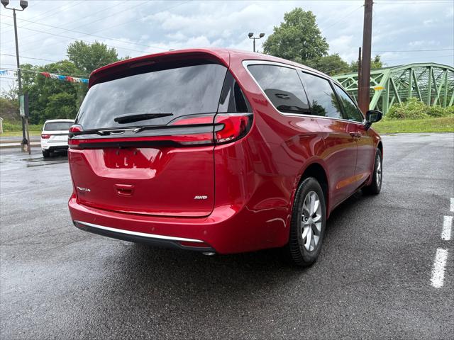 2027 Chrysler Pacifica Select AWD