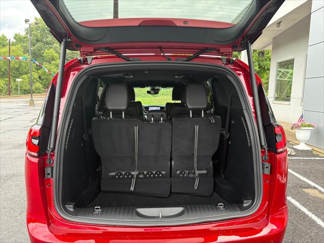 2027 Chrysler Pacifica Select AWD