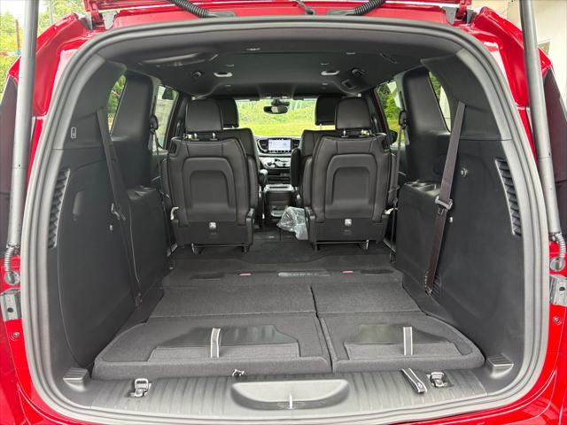 2027 Chrysler Pacifica Select AWD