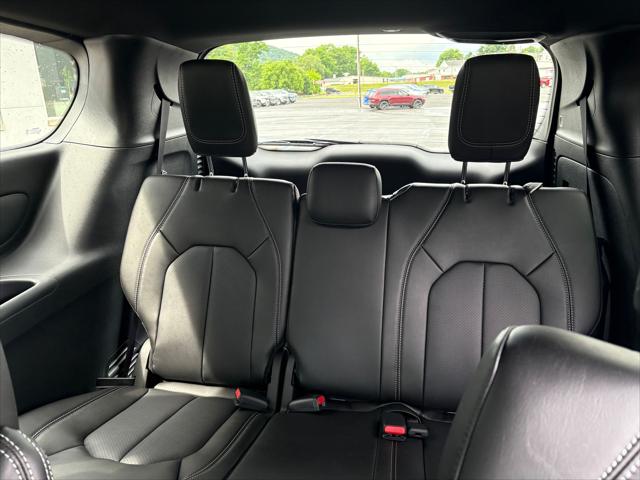 2027 Chrysler Pacifica Select AWD