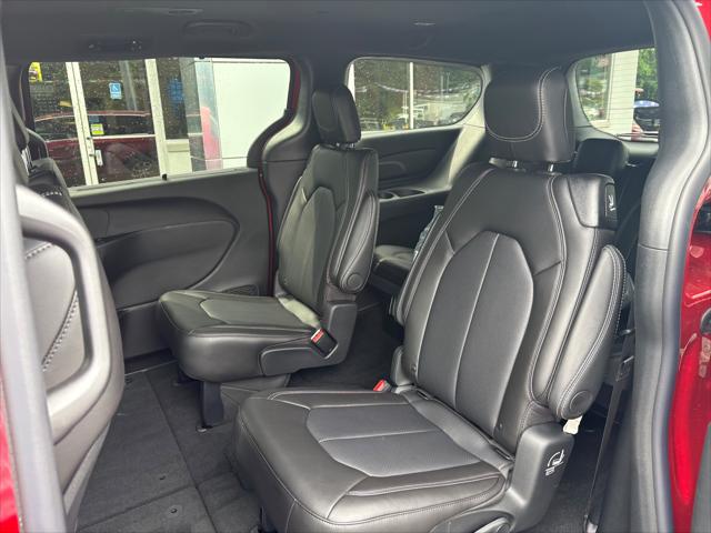 2027 Chrysler Pacifica Select AWD