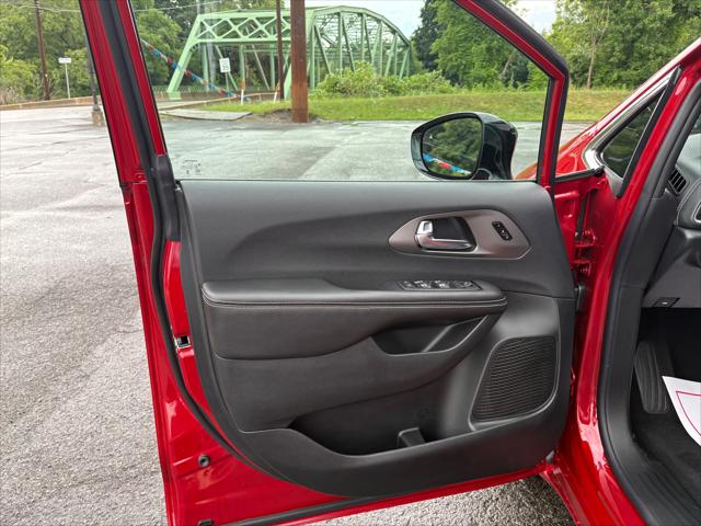 2027 Chrysler Pacifica Select AWD