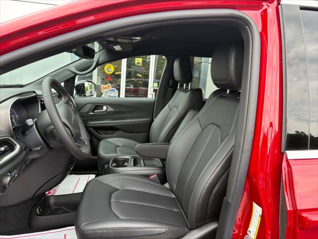 2027 Chrysler Pacifica Select AWD